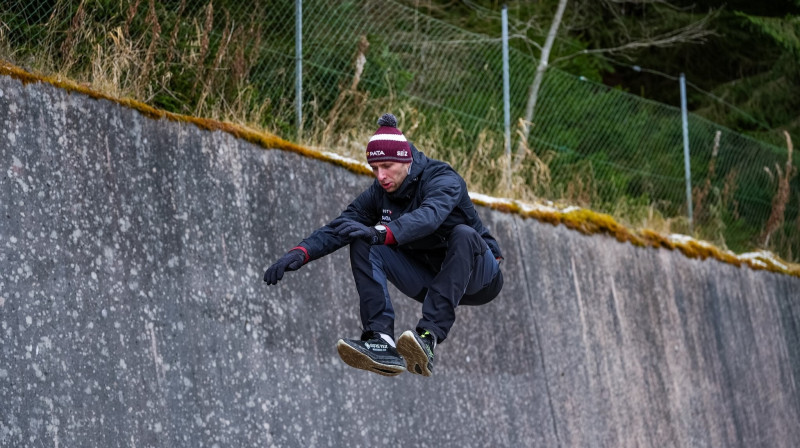 Roberts Plūme, gatavojoties sacensībām. Foto: Latvijas Kamaniņu sporta federācija