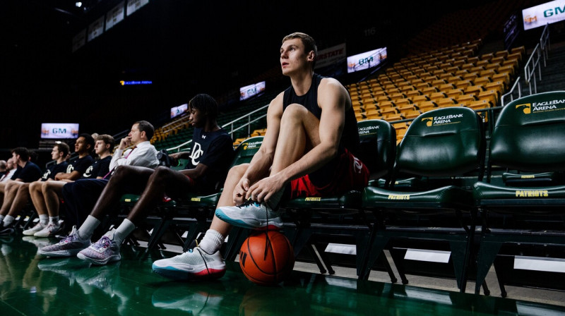 Roberts Blūms. Foto: Davidson College Men's Basketball