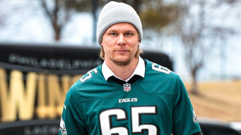 Rodrigo Ābols uz spēli dodas NFL čempionu Filadelfijas "Eagles" kreklā. Foto: NHL