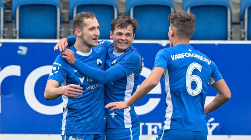 Raimonds Krollis ar komandas biedriem. Foto: Jaroslav Appeltauer/FC Slovan Liberec