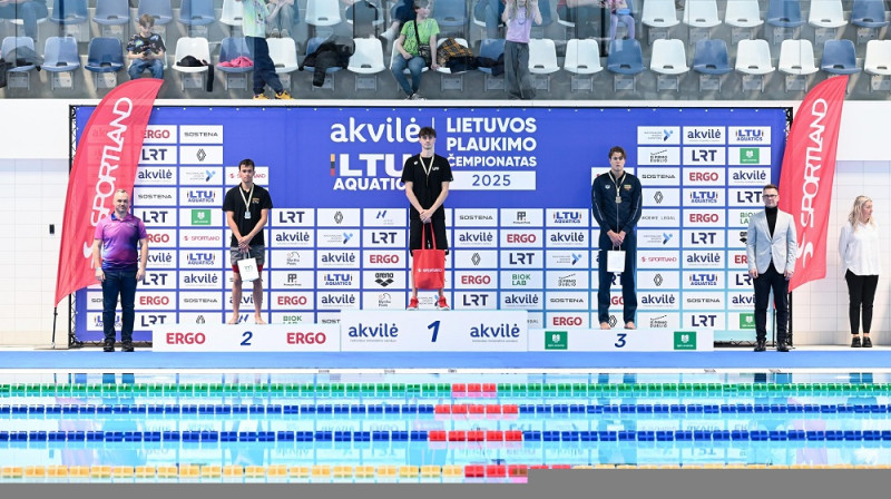 N.Deičmans uz augstākā pakāpiena. Foto: LTU Aquatics.