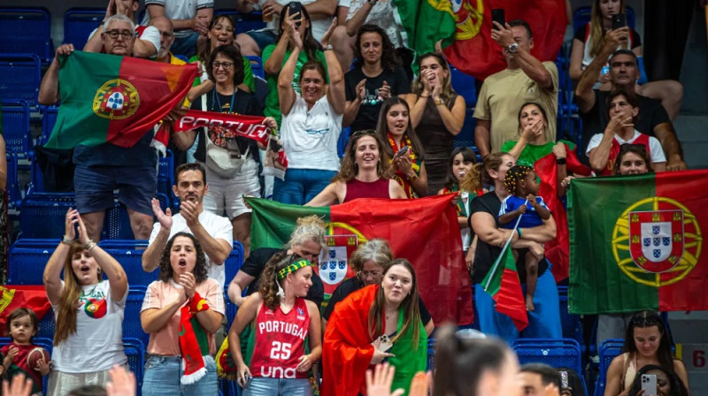 Portugāles atbalstītāji 2025. gada 19. jūnijā Brno. Foto: FIBA