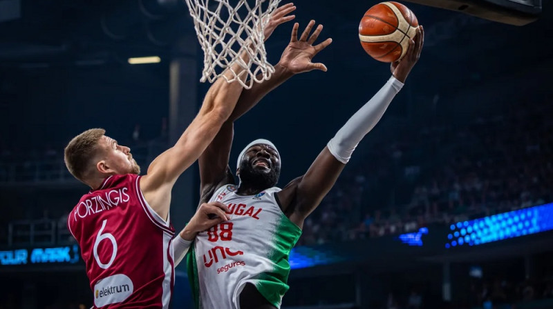 NBA čempioni Kristaps Porziņģis un Nemiašs Kveta. Foto: FIBA