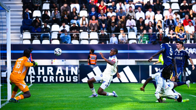 Mirklis pirms strasbūrieša Emanuela Emeghas vārtu guvuma Parīzē. Foto: Federico Pestellini/PSNewz/Scanpix