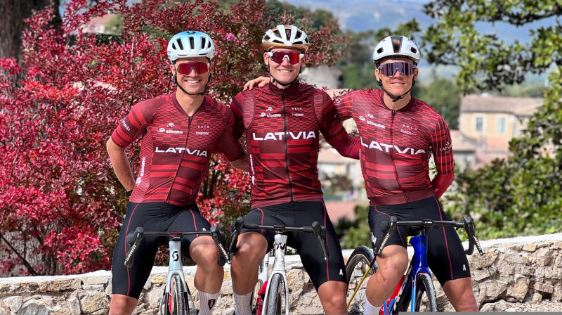 Emīls Liepiņš (no kreisās), Kristiāns Belohvoščiks un Toms Skujiņš

Foto: Linards Veide