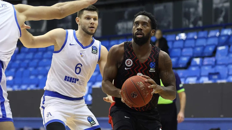 Rihards Lomažs cīņā pret Jeruzalemes "Hapoel" Belgradā. Foto: Hapoel Jerusalem BC