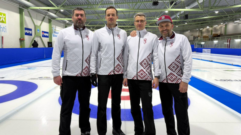 No kreisās: Mārtiņš Trukšāns, Ritvars Gulbis, Jānis Klīve, Sandris Buholcs
Foto: LKA arhīvs