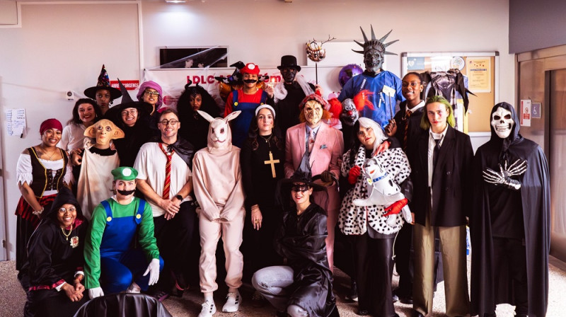 Aleksa Gulbe ar komandas biedrēm. Foto: Lyon ASVEL