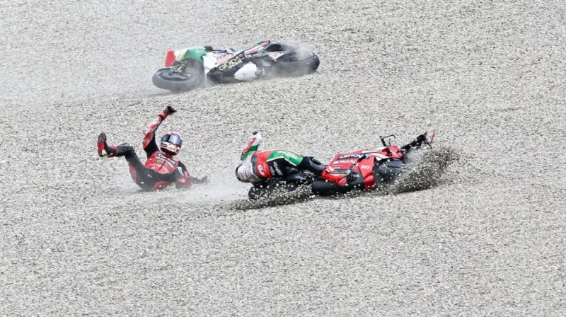 Frančesko Banjajas un Johana Zarko incidents Katalonijā. Foto: Motorsport.com