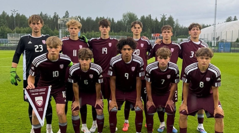 Latvijas U17 valstsvienības futbolisti pirms pēdējās spēles Baltijas kausā Somijā. Foto: LFF