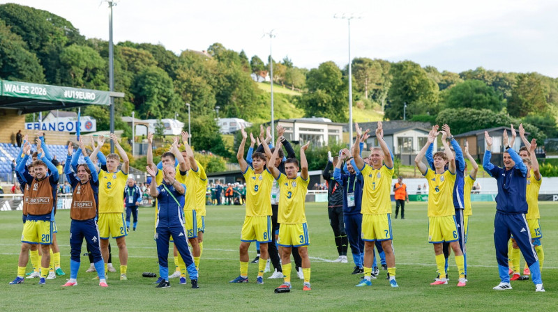 Ukrainas U19 valstsvienības futbolisti pēc uzvaras. Foto: Cody Froggatt/Sportimage/Scanpix