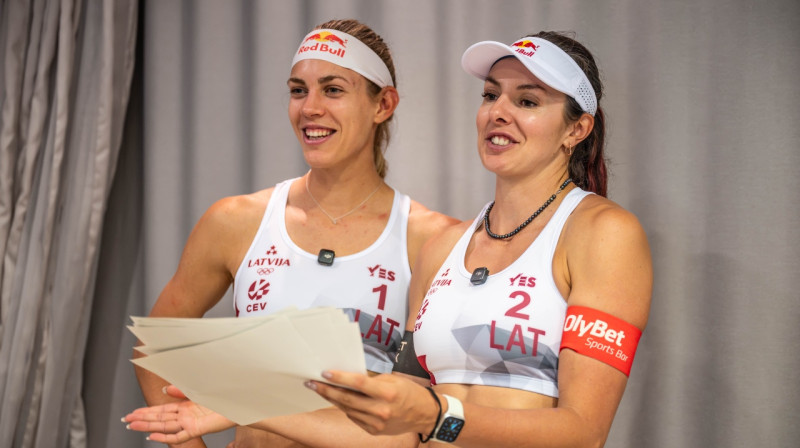 Anastasija Samoilova un Tīna Graudiņa. Foto: Kristaps Platačs