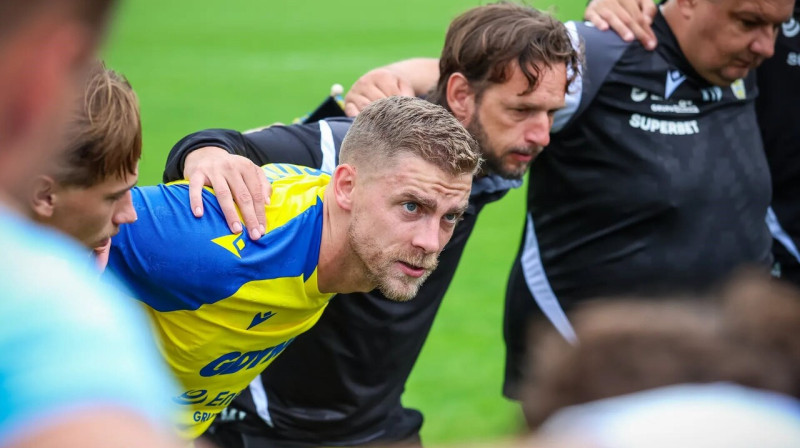 Vladislavs Gutkovskis ar biedriem. Foto: Wojciech Szymański/Arka Gdynia