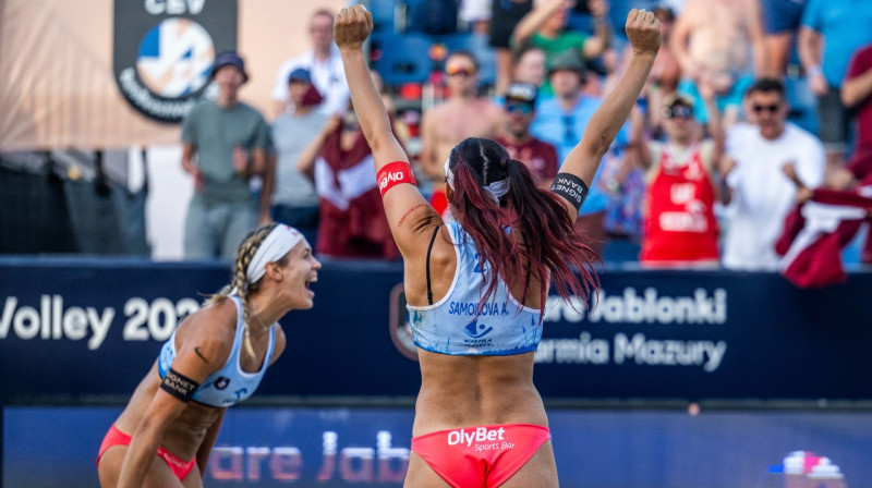 Tīna Graudiņa un Anastasija Samoilova. Foto: CEV