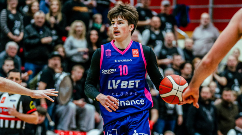 Rolands Šulcs pagājušā gada spēlē Cēsīs. Foto: Rīgas Zeļļi