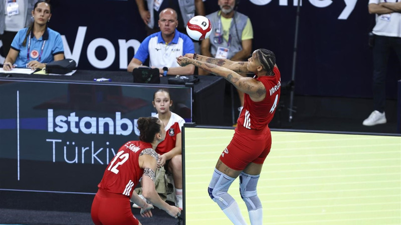 Turcijas valstsvienības kubiešu līdere Melisa Terēza Vargasa aizsardzībā. Foto: CEV