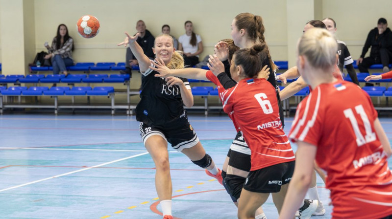 Moments no spēlles starp RSU un Mistra. Foto: LHF