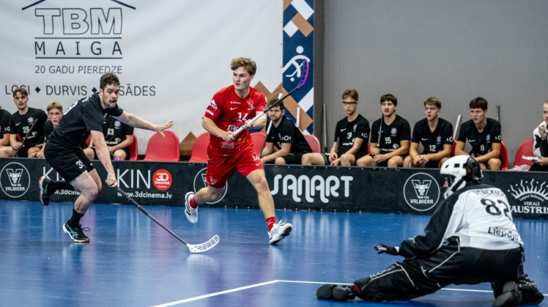 Oskars Siliņš (#14) pieteicis sevi kā vienu no "FBK Valmiera" šīs sezonas līderiem, foto: Jānis Lārmanis