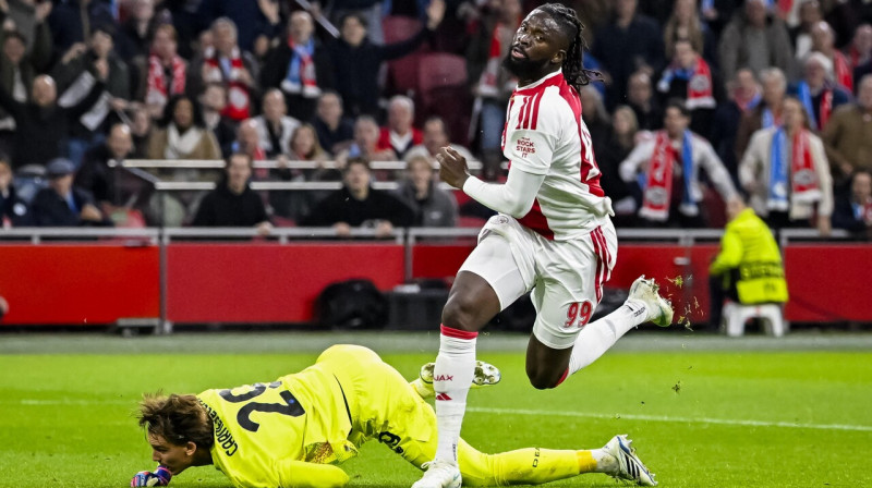 Tolu Arokodare gūst Amsterdamas "Ajax" uzvaras vārtus pret Bergamo "Atalanta". Foto: Olaf Kraak/EPA/Scanpix