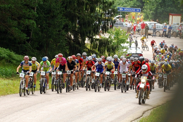 "SEB MTB maratonā" Vietalvā uzvar Kristofers Rācenājs un Lelde Tipāne