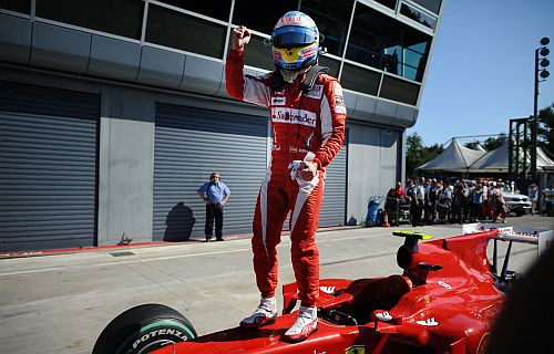 Singapūras F1 kvalifikācijā ātrāko laiku uzrāda Alonso
