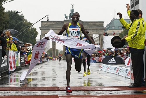 Berlīnes maratonā uzvar Makau un Kebede