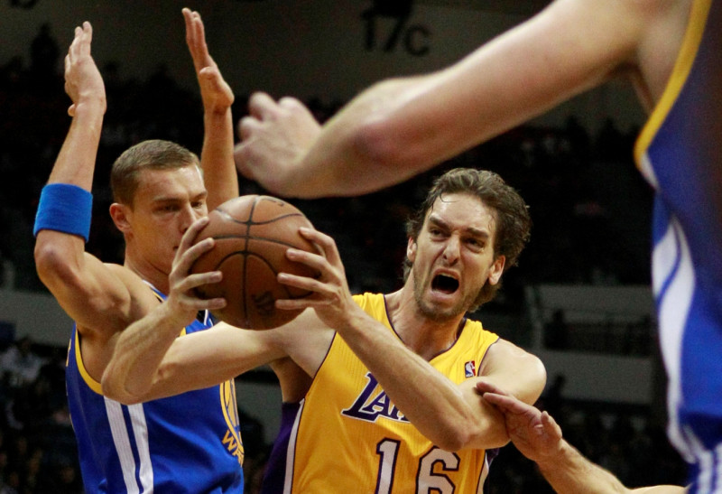 Biedriņam double-double, "Warriors" piekāpjas "Lakers"