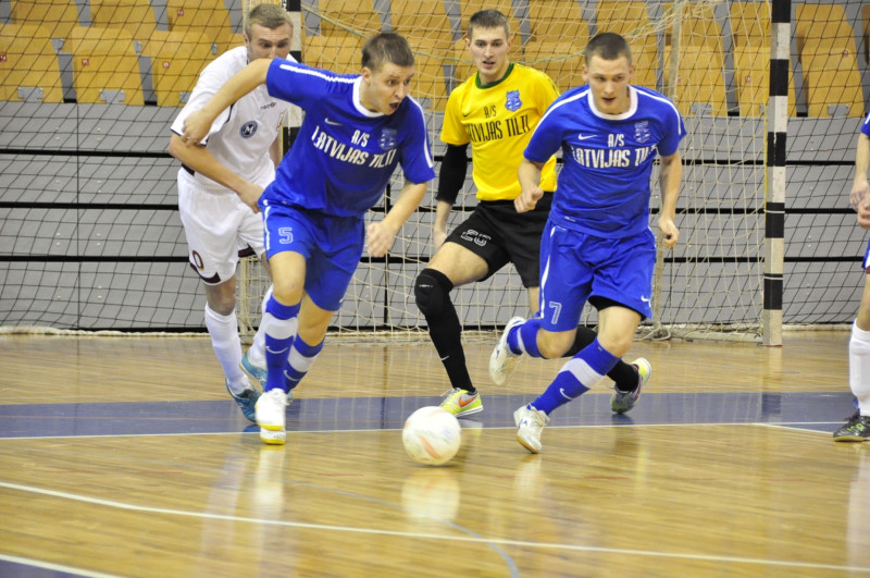 Līderu divcīņā telpu futbola čempionātā fiksēts neizšķirts