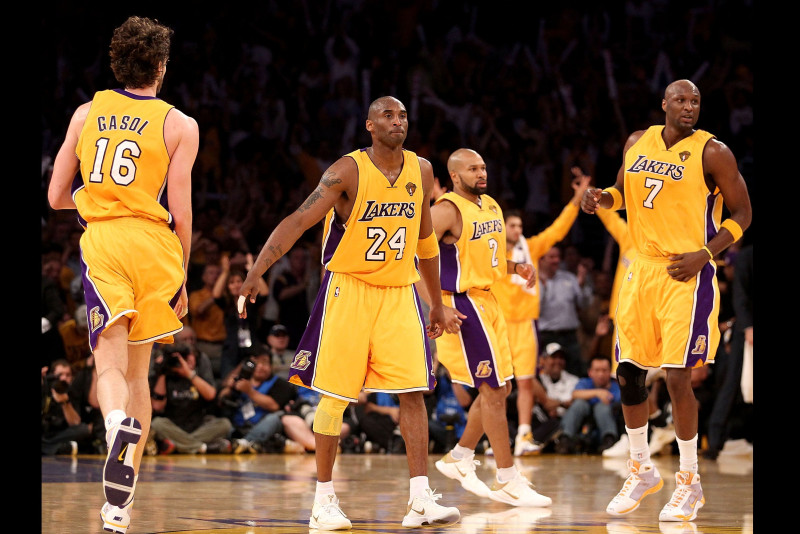 "Lakers" pagarinājumā uzvar Hjūstonu