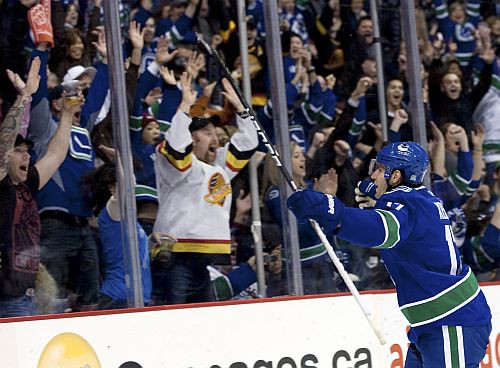 "Canucks" pirmā sasniedz 100 punktu robežu