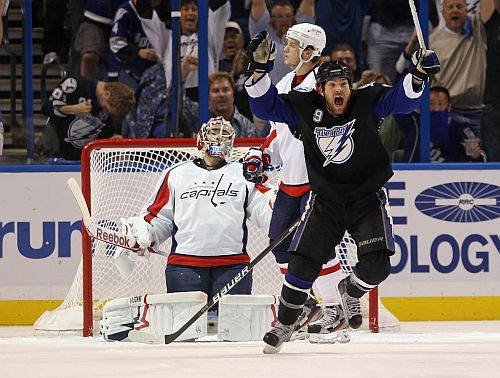 "Lightning" pieliek punktu pret "Capitals", "Flyers" un "Red Wings" gandrīz brīvas