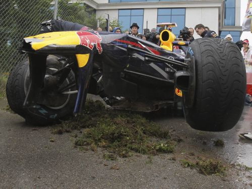 Turcijas F1 treniņos ātrākie Alonso un Batons, Fetels piedzīvo avāriju