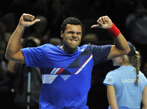 Tsonga izslēdz Nadalu un pievienojas Federeram pusfinālā