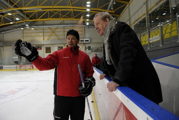Hokeja izlases treniņā pirms Oslo turnīra vien astoņi spēlētāji