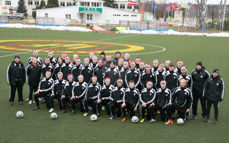 U-18 un U-19 futbolisti Lieldienās trenējas nometnē Staicelē