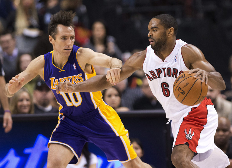 "Lakers" piedzīvo kaunpilnu zaudējumu Toronto