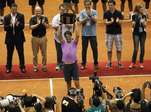 Nadals triumfē "Brasil Open", Roterdamā nepārspēts Del Potro
