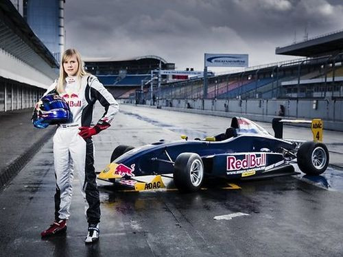 "Red Bull" savā sacīkšu programmā pirmo reizi iekļauj sievieti
