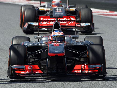 Batons neapsola ilgtermiņa sadarbību ar "McLaren"