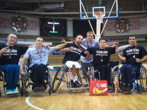 Latvijas ratiņbasketbolisti Minskā izcīna otro vietu