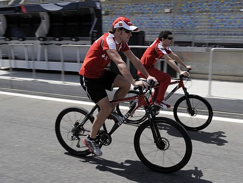 F1 zvaigzne Alonso veido savu "Tour de France" komandu