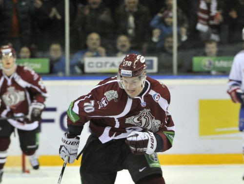 "Dinamo" trillera cienīgā spēlē ar 6:4 pieveic KHL līdervienību