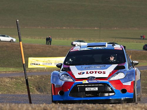 Kubica izcīna uzvaru sezonas pirmā rallija kvalifikācijā