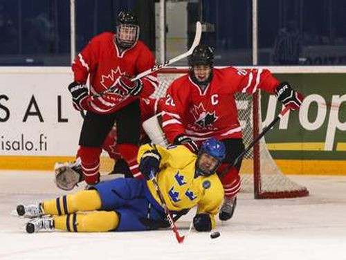 PČ U18: Zviedrija grauj somus ar 10:0, Kanāda dramatiski pieveic Šveici