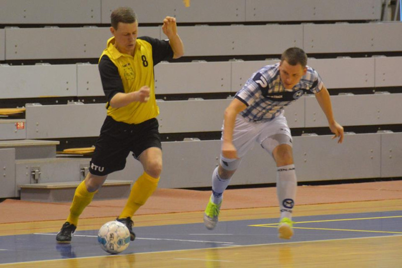 Telpu futbolā noskaidroti ''play-off'' pāri