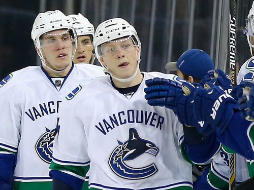 Ķēniņu pirms sezonas pirmā NHL mača iespēlē "Canucks" 2. maiņā