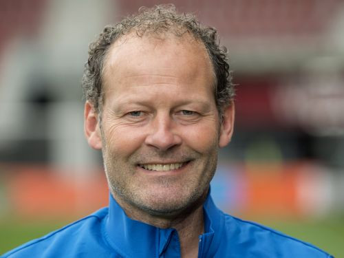 Nīderlandes izlases galvenā trenera amatā apstiprināts Blinds