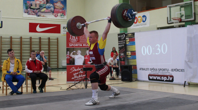 Suharevs ar jauniem valsts rekordiem uzvar jaunatnes olimpiādē