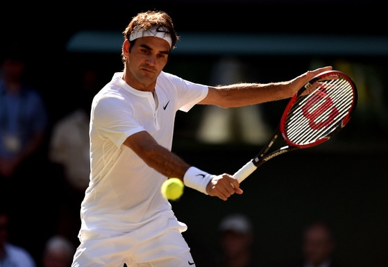 Fantastiska servēšana Federeram nodrošina 10.  Vimbldonas finālu