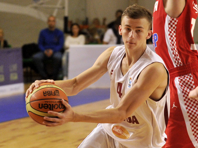 U18 basketbolisti pārspēj Lietuvu un izcīna otro vietu Baltijas kausā